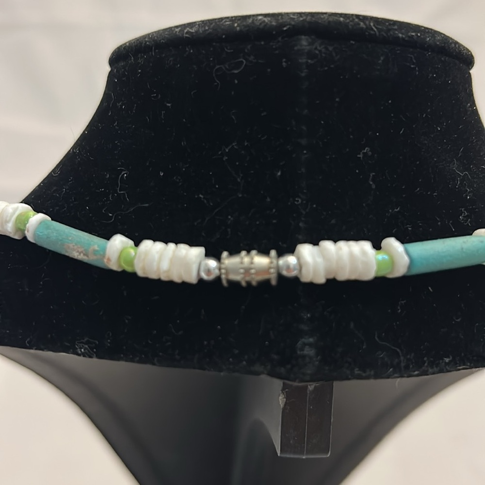 Turquoise and White colored Beaded Necklace 16’ - Picture 5 of 5
